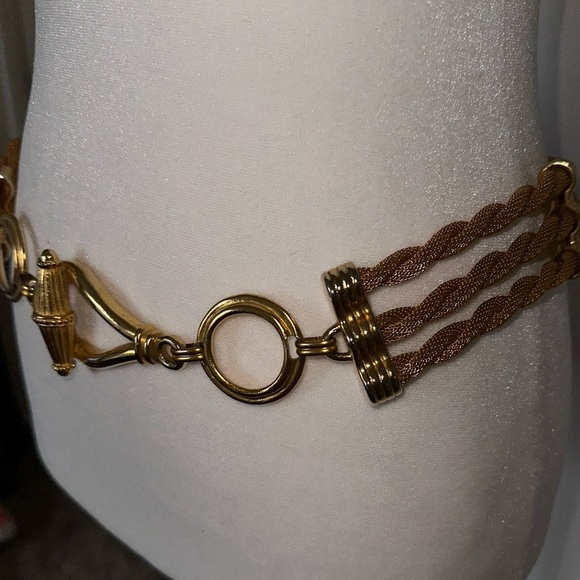 Gold rope twisted toggle belt size 32 inches adjustable - Picture 4 of 4